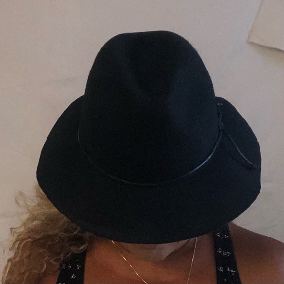 Black short floppy hat - Picture 5 of 11